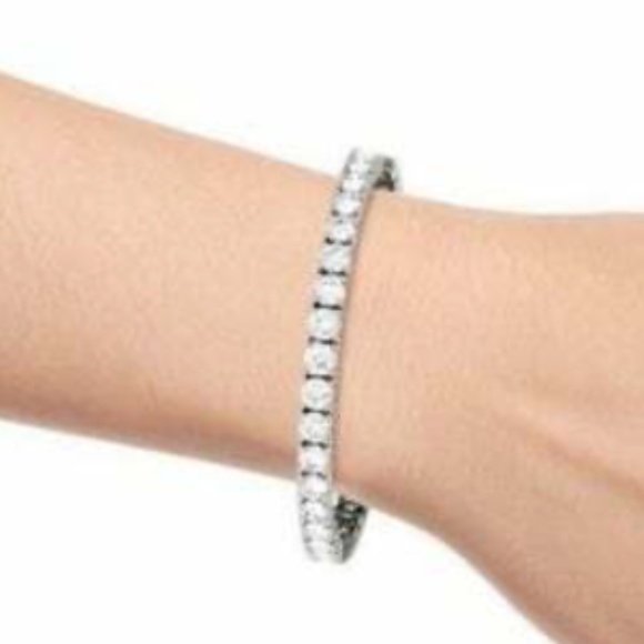 Forever One moissanite  Charles & Colvard,  18.50 ctw 14k gold 7 inch bracelet - Picture 5 of 12